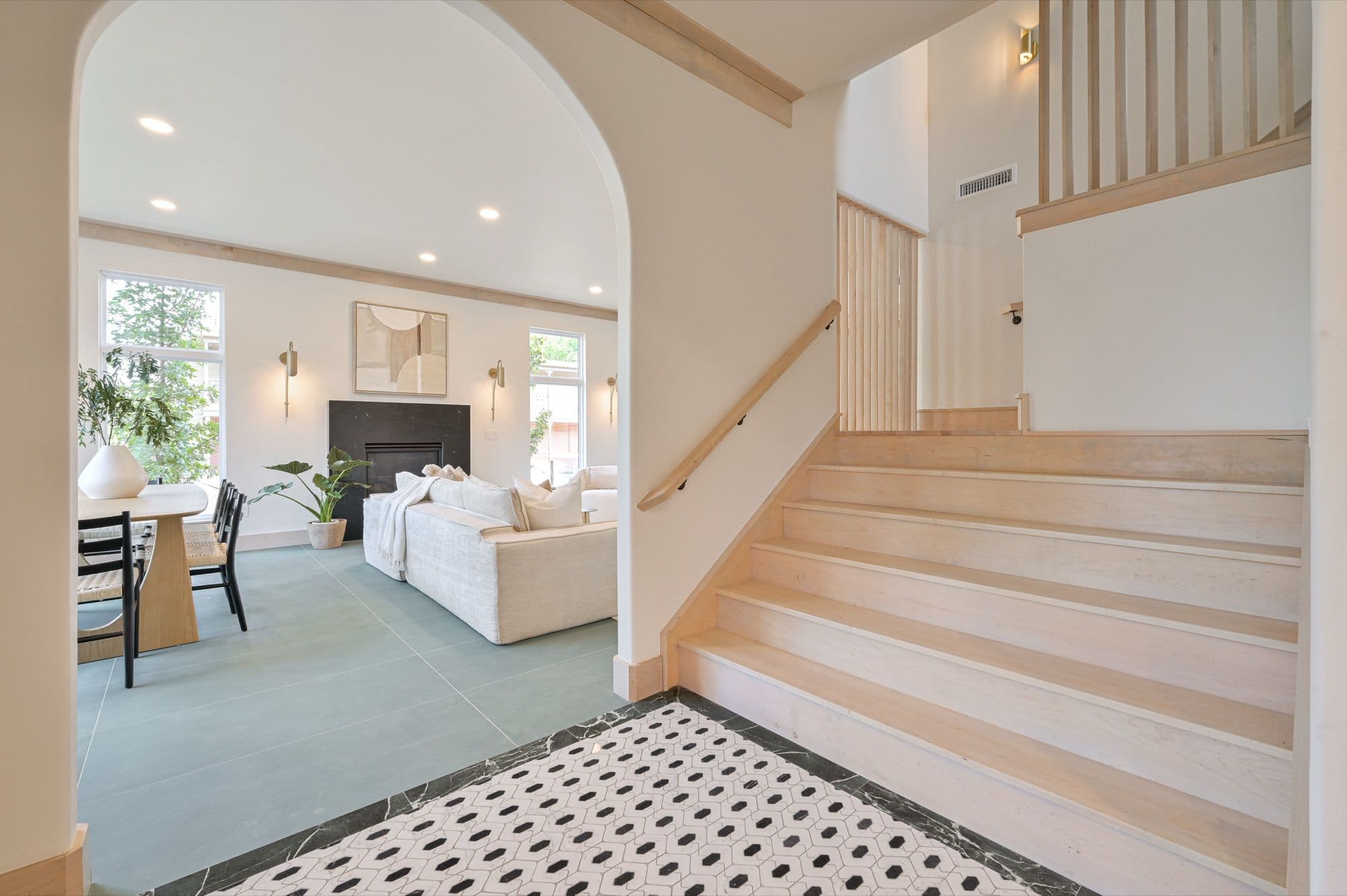 Entry in a BMS home